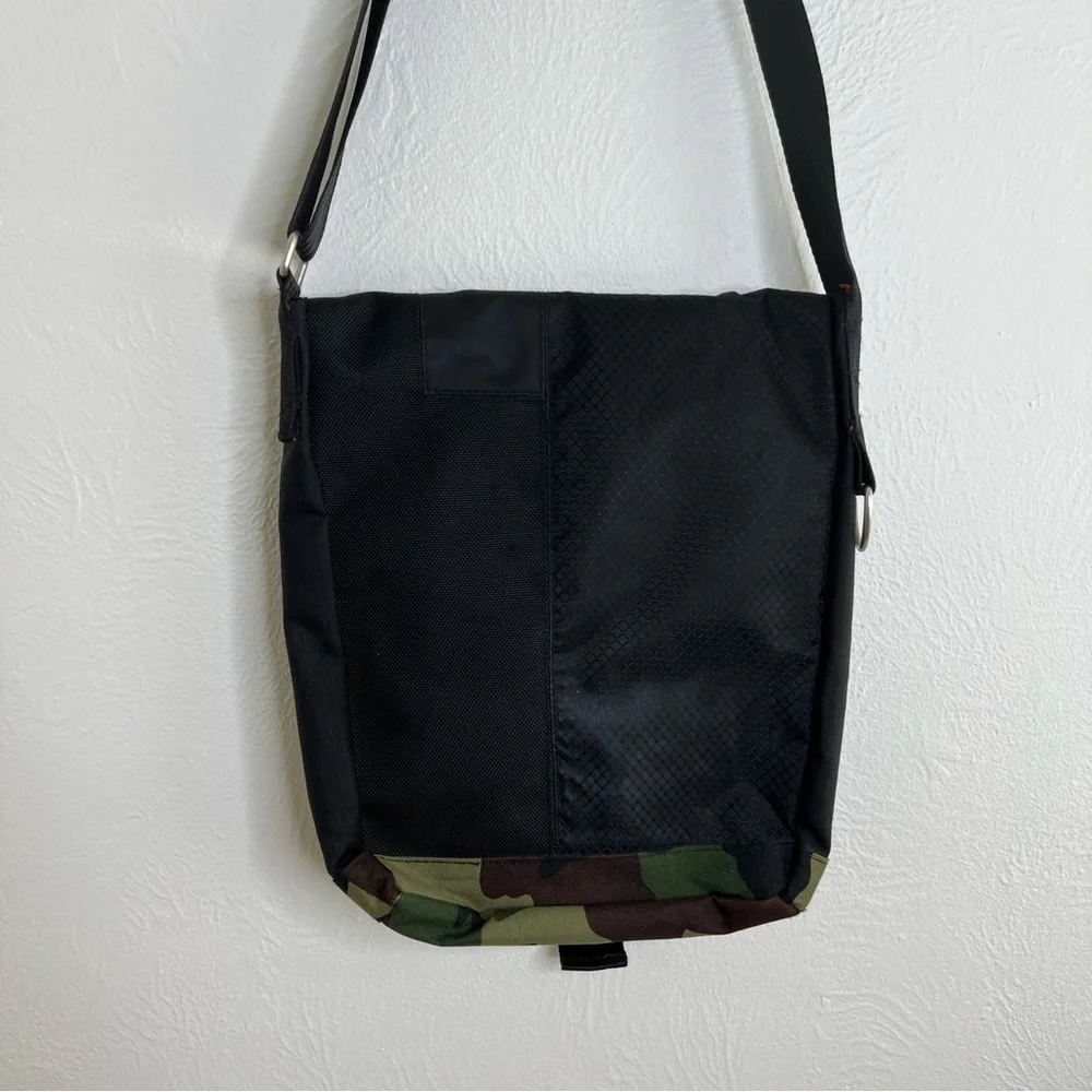 III Parcel New York Men's Black Green Camouflage Crossbody Messenger Bags